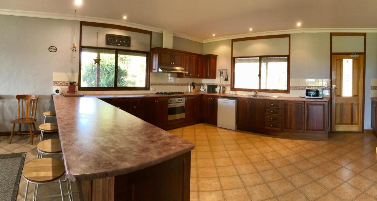 Bee'S Place - 3 Bedroom Home On 10 Acres Of Land With Distant Ocean Views Emu Bay Exterior photo