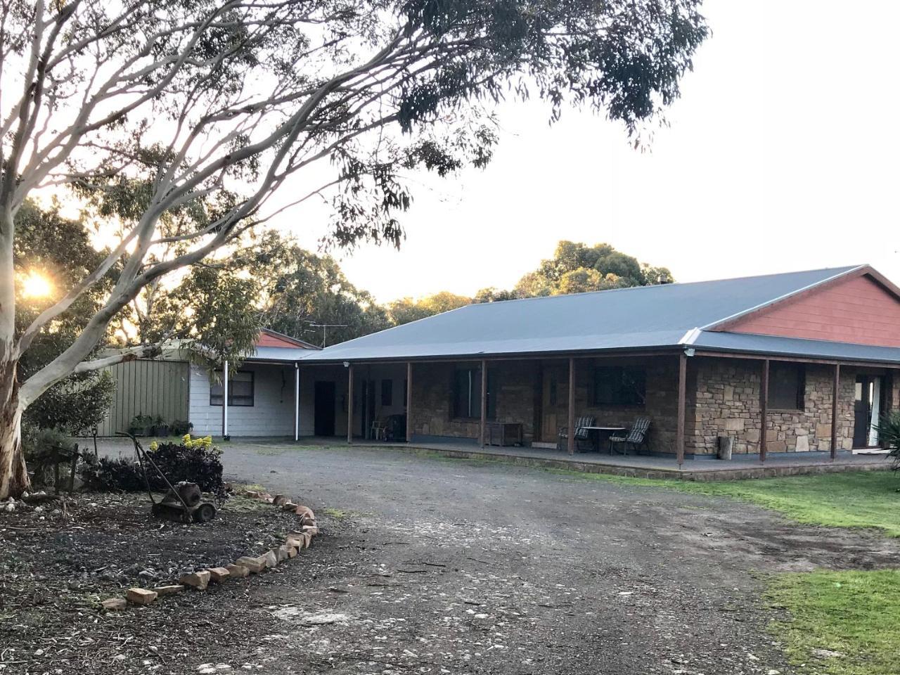 Bee'S Place - 3 Bedroom Home On 10 Acres Of Land With Distant Ocean Views Emu Bay Exterior photo